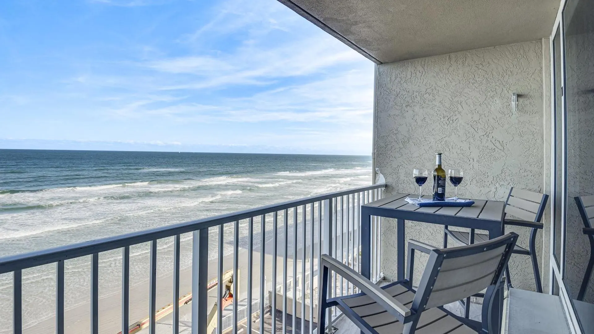 Daytona Beach Retreat Beach Access! location